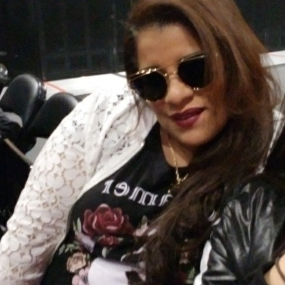 Meet your Posher, Elizabeth